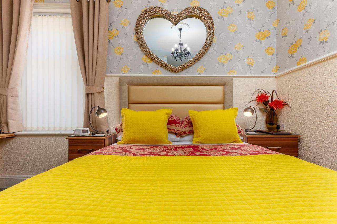Valentine Lodge Over 21 Adult Couples Only Blackpool Dış mekan fotoğraf