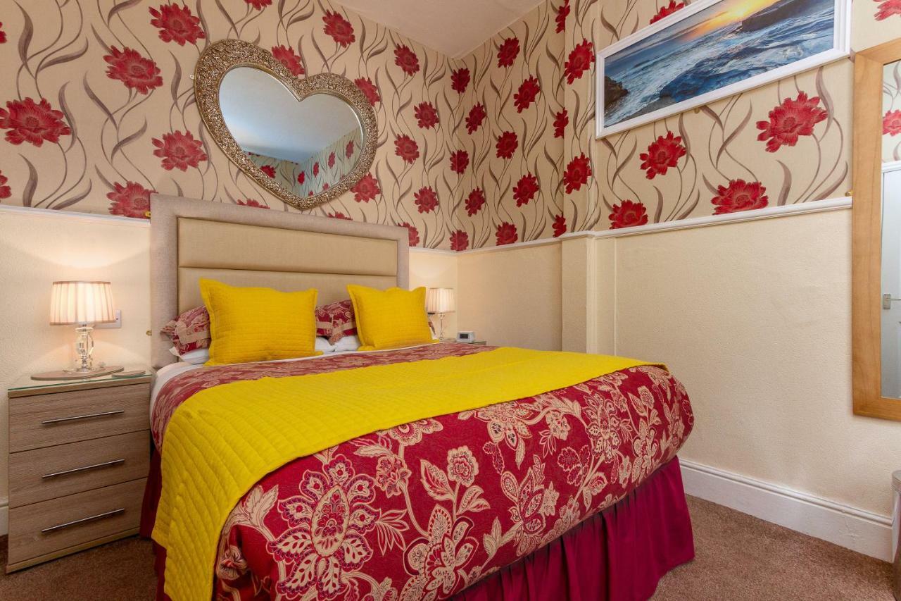 Valentine Lodge Over 21 Adult Couples Only Blackpool Dış mekan fotoğraf